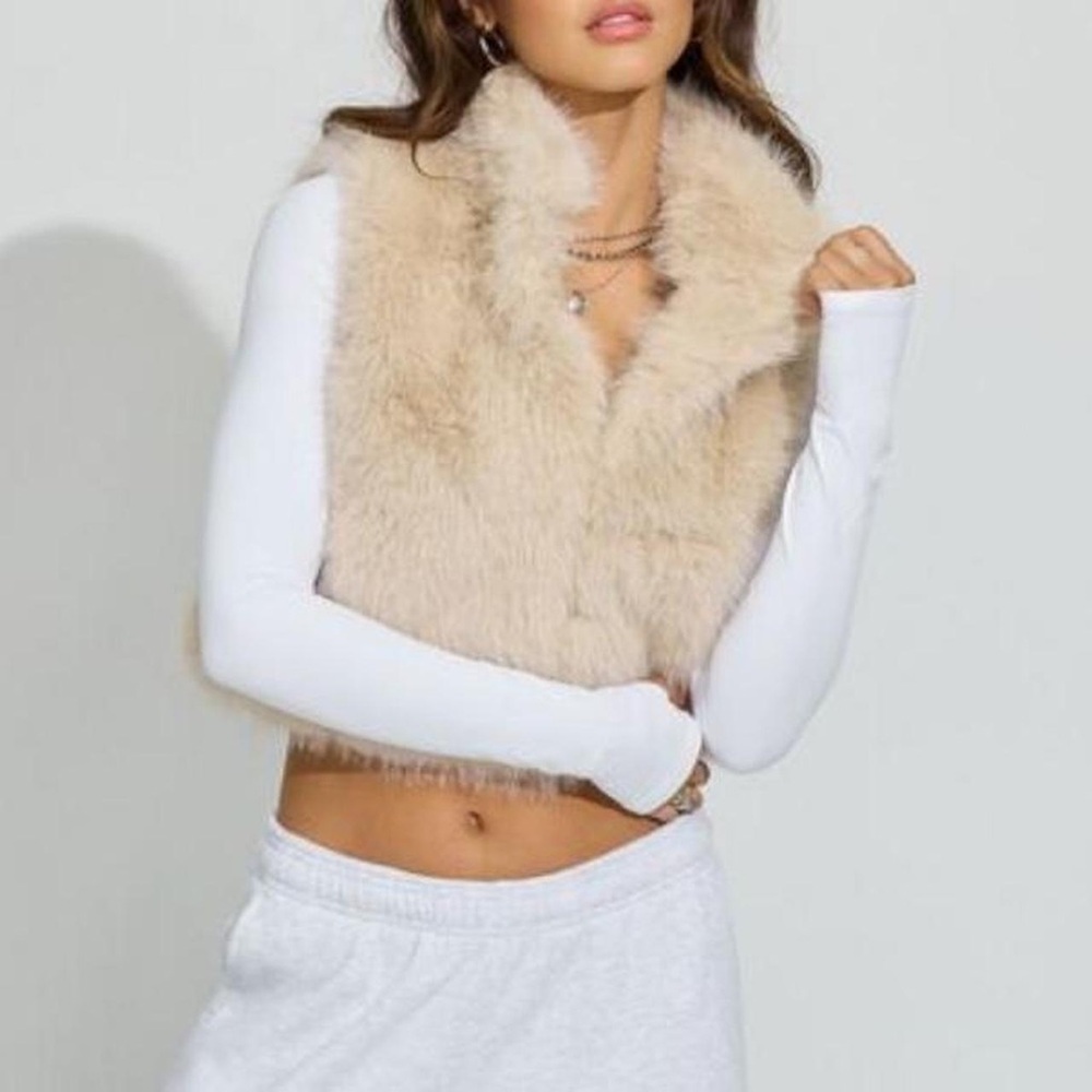 Chic Faux Fur Vest in Cream